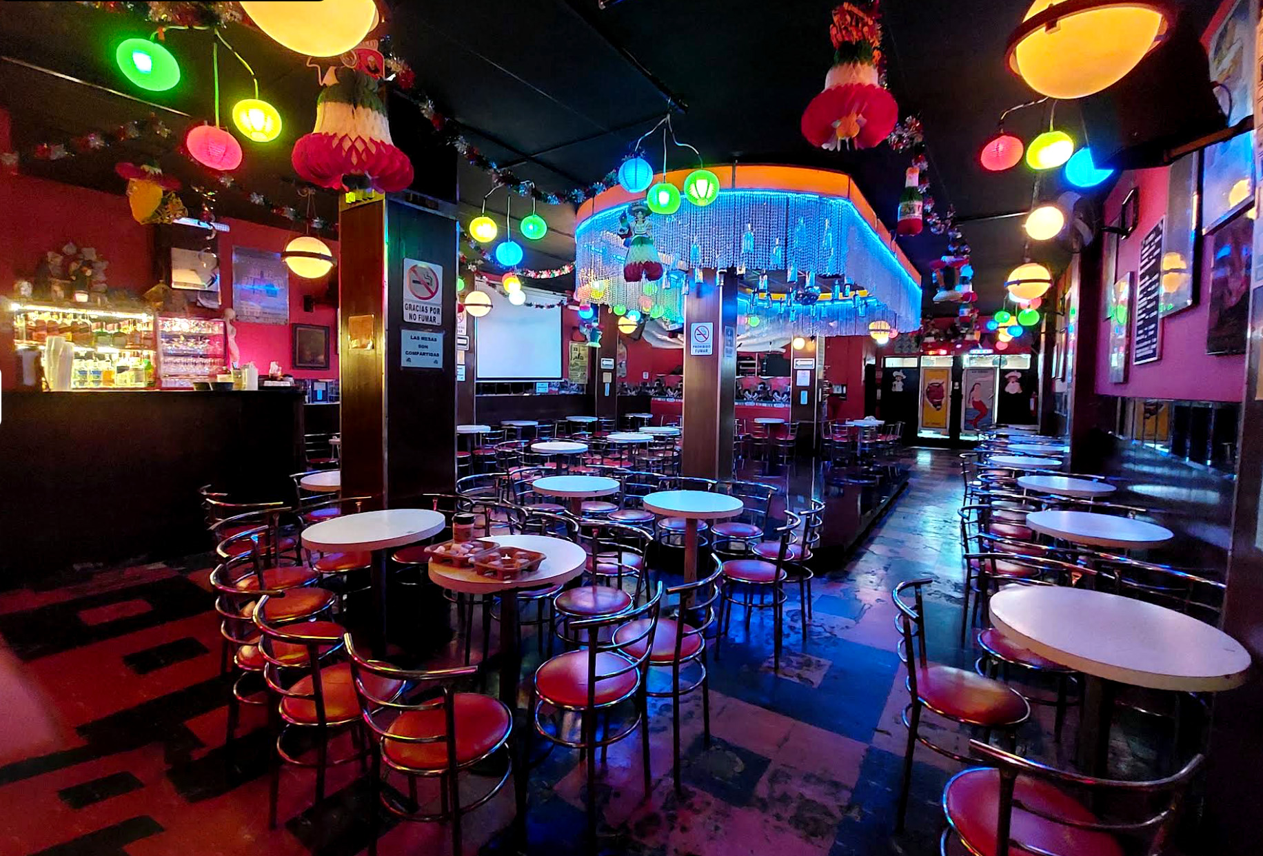 Bar Cabaret La Perla in Mexico City — historic cabaret with drag shows since 1946